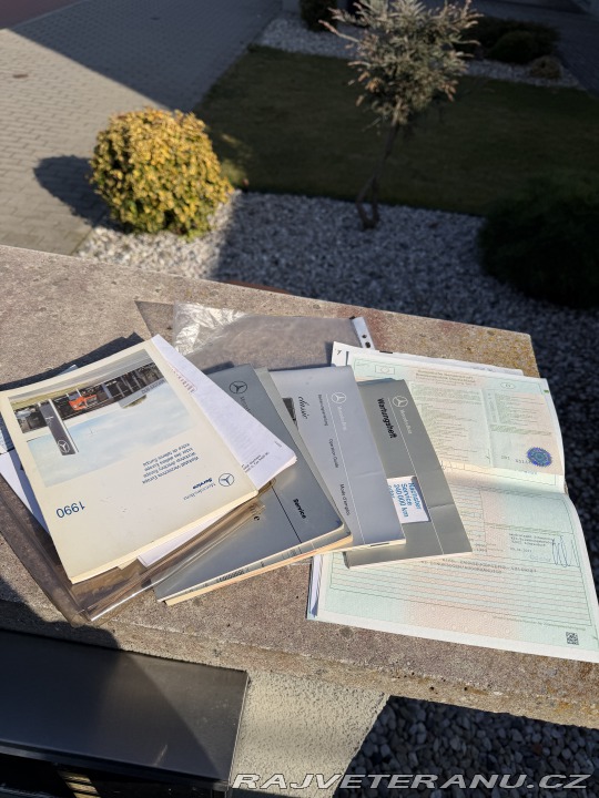 Mercedes-Benz 200 W124 1990