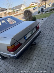 Mercedes-Benz 200 W124 1990
