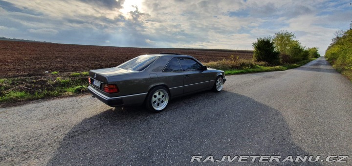 Mercedes-Benz C 124 1989