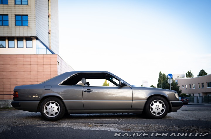 Mercedes-Benz C 124 1989