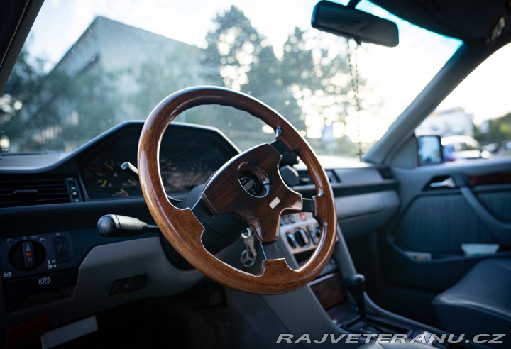 Mercedes-Benz C 124 1989