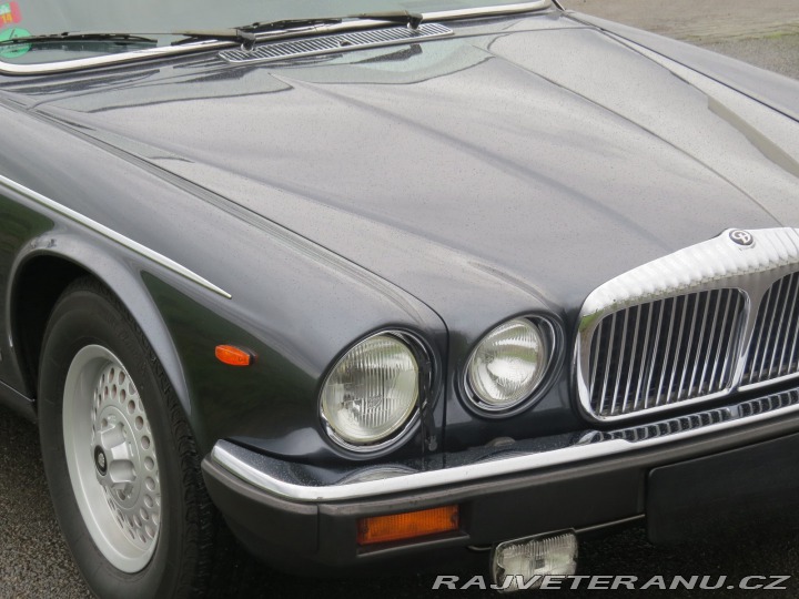 Daimler Double-Six V12 5.3 1994