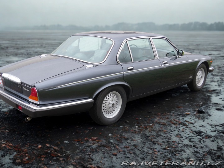 Daimler Double-Six V12 5.3 1994