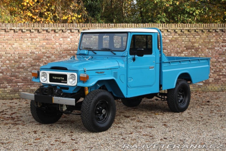 Toyota Land Cruiser BJ45 LWB Pickup 1982