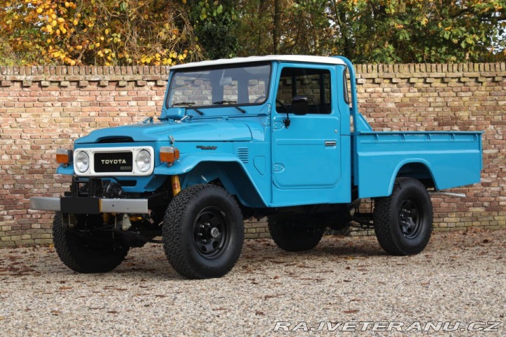 Toyota Land Cruiser BJ45 LWB Pickup 1982