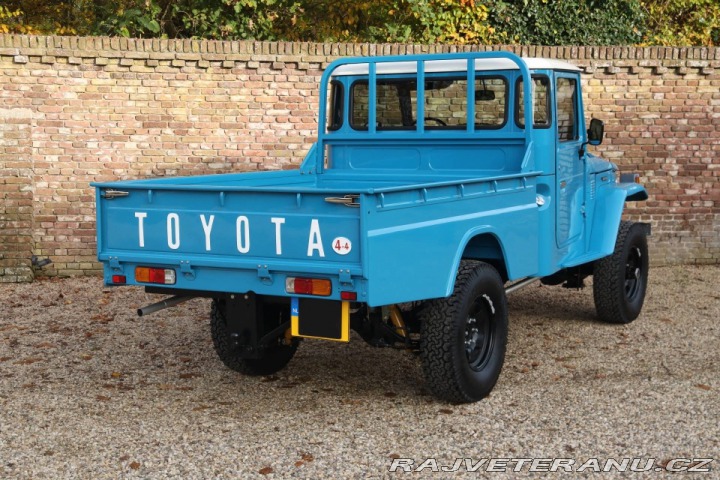 Toyota Land Cruiser BJ45 LWB Pickup 1982