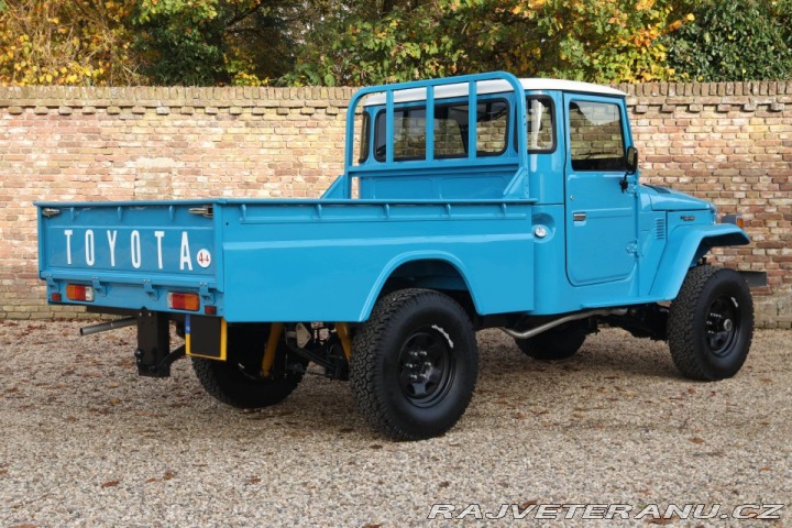 Toyota Land Cruiser BJ45 LWB Pickup 1982