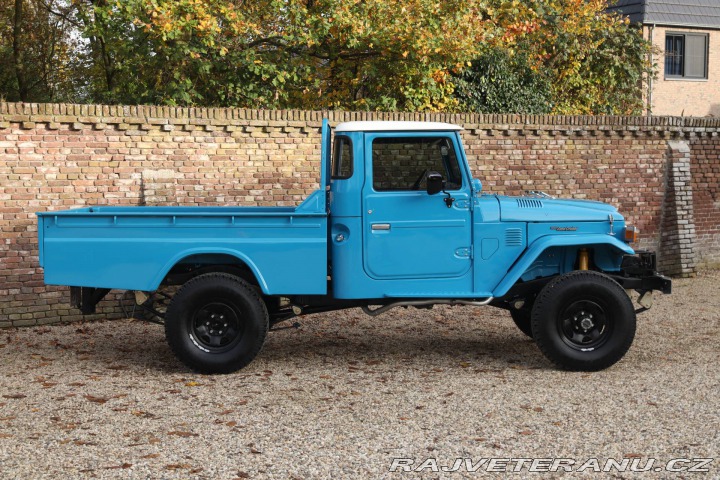Toyota Land Cruiser BJ45 LWB Pickup 1982
