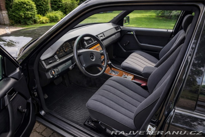 Mercedes-Benz 230  1987