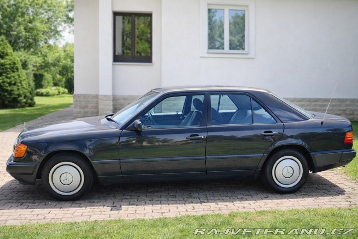 Mercedes-Benz 230  1987