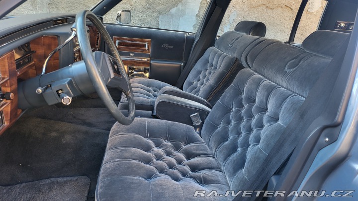 Cadillac Brougham 5.0. 1988