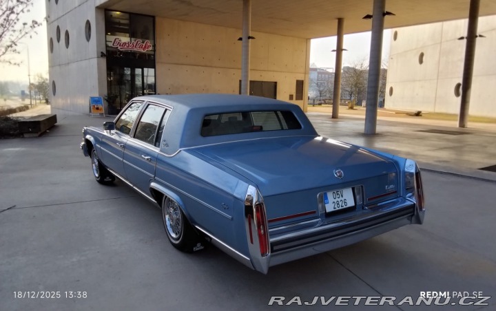 Cadillac Brougham 5.0. 1988