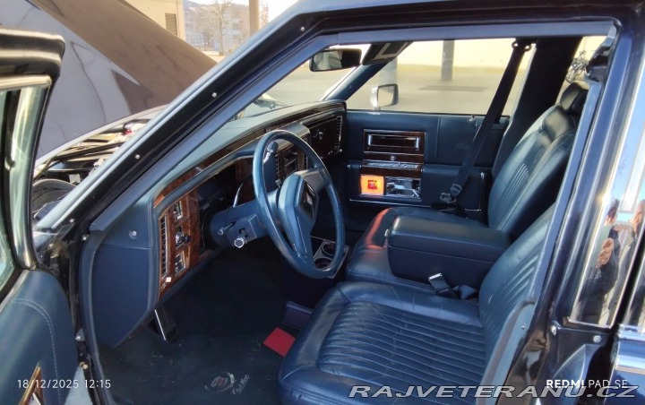 Cadillac Brougham 5.0. 1992