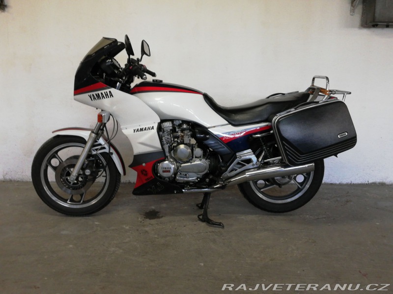 Yamaha XJ 750