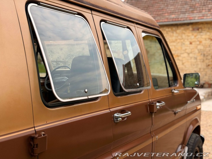 Ford Econoline E150 5.0 V8 Classic Coach 1984