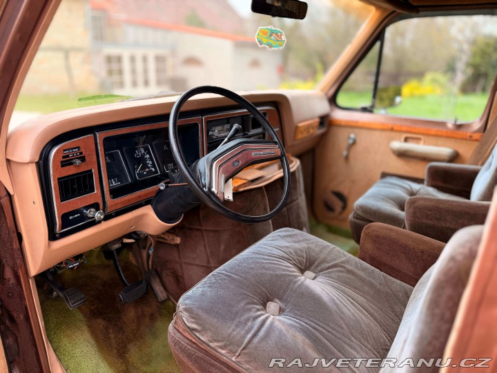 Ford Econoline E150 5.0 V8 Classic Coach 1984