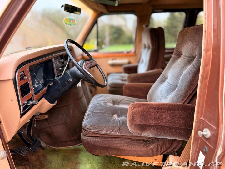 Ford Econoline E150 5.0 V8 Classic Coach 1984