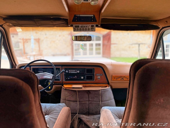 Ford Econoline E150 5.0 V8 Classic Coach 1984