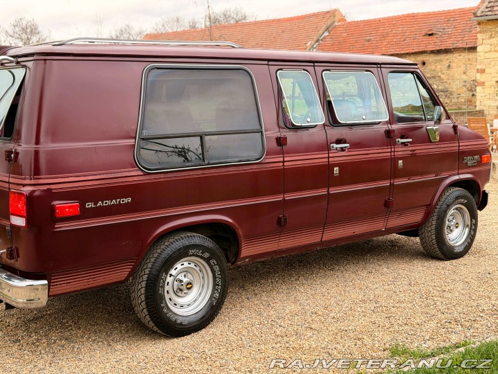 Chevrolet G20 Gladiator By Glaval 1991