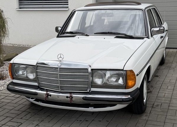 Mercedes-Benz 200 W123