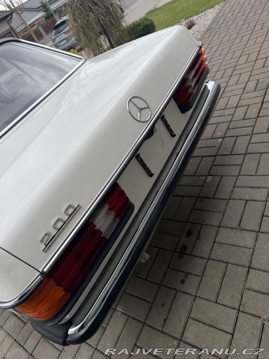 Mercedes-Benz 200 W123 1982