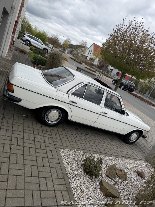 Mercedes-Benz 200 W123 1982