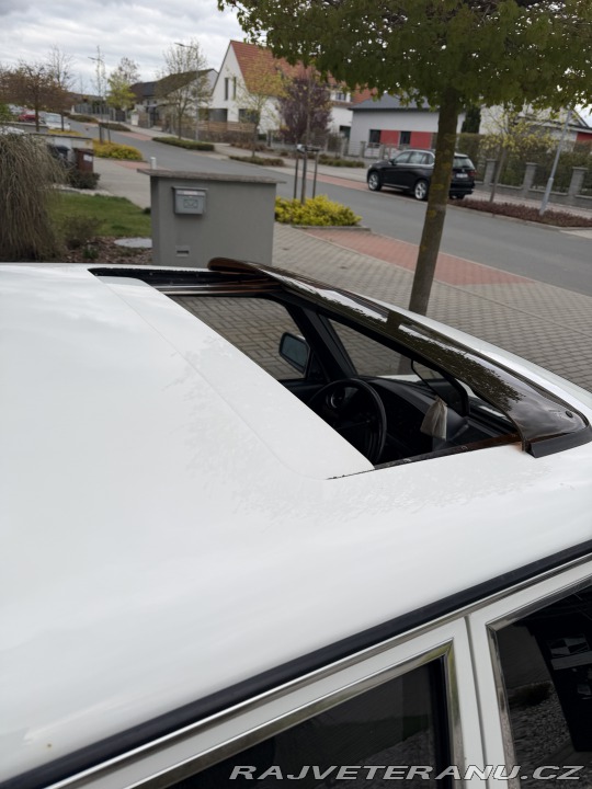 Mercedes-Benz 200 W123 1982