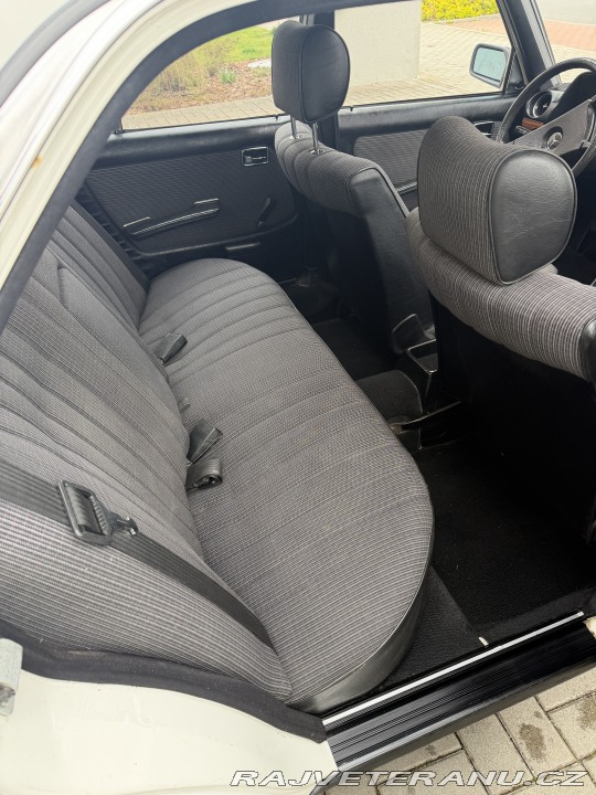 Mercedes-Benz 200 W123 1982