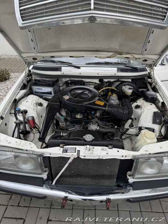 Mercedes-Benz 200 W123 1982