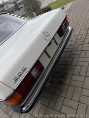 Mercedes-Benz 200 W123 1982