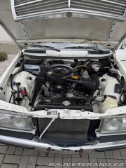 Mercedes-Benz 200 W123 1982