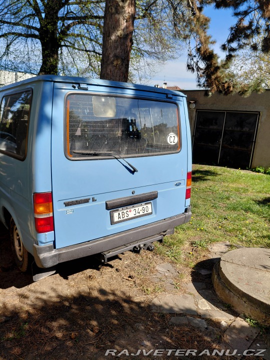 Ford Transit mikrobus 9 míst 1990