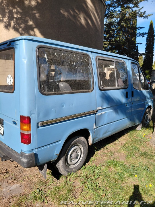 Ford Transit mikrobus 9 míst 1990