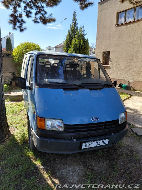 Ford Transit mikrobus 9 míst 1990