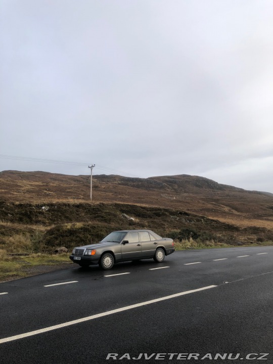 Mercedes-Benz 250 W124 250D 1988