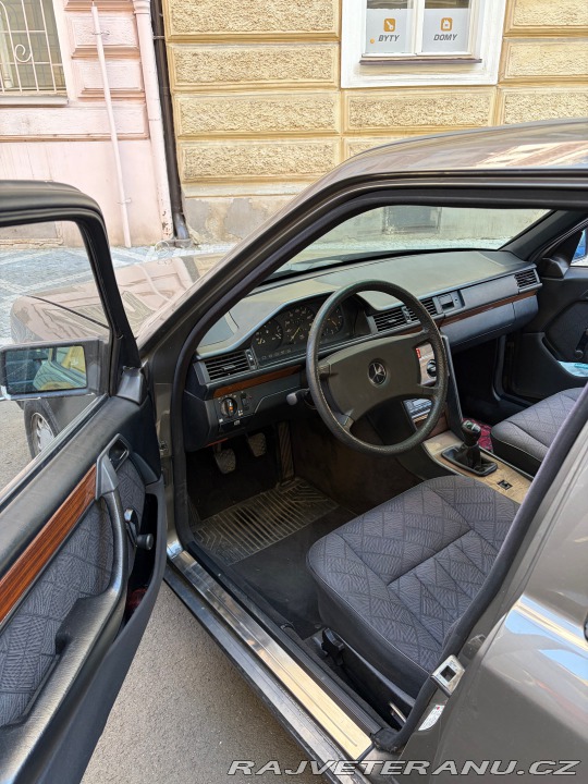 Mercedes-Benz Ostatní modely W124 250D 1988