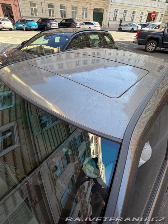 Mercedes-Benz 250 W124 250D 1988