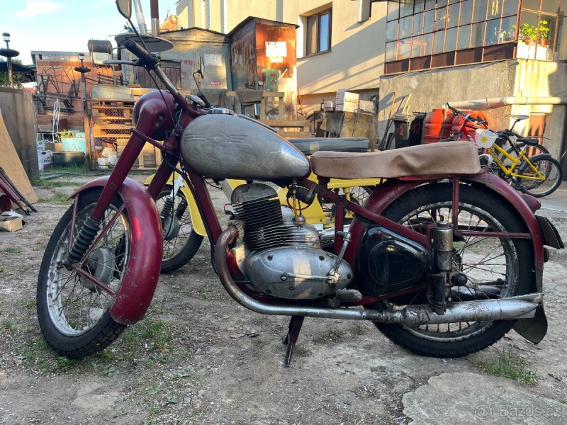 Jawa 250 pérák