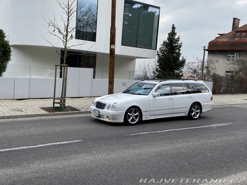 Mercedes-Benz E S210