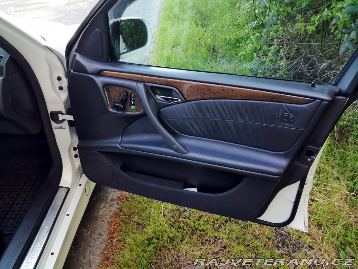 Mercedes-Benz E S210 2001