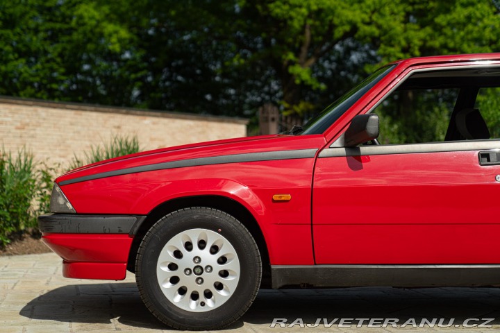Alfa Romeo 75  1991