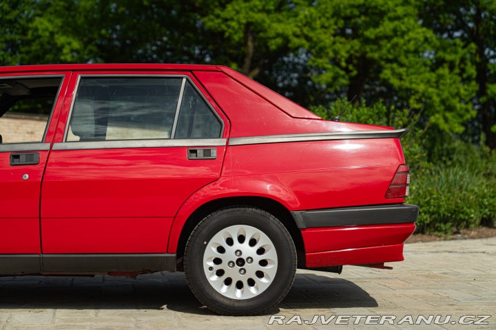 Alfa Romeo 75  1991