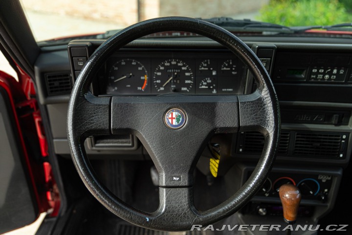 Alfa Romeo 75  1991