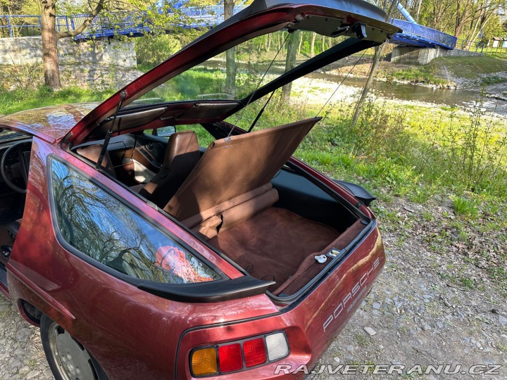 Porsche 928 S 1984