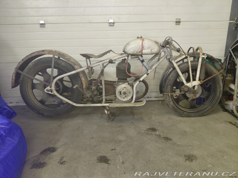 Ostatní značky Ostatní modely motocykl asi čechie