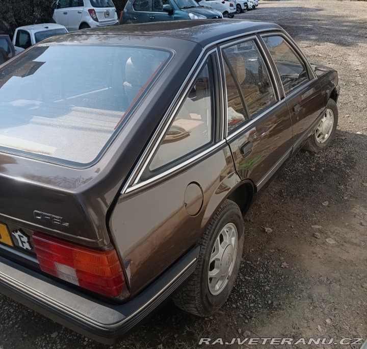 Opel Ascona  1800