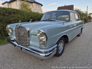 Mercedes-Benz 220 W111