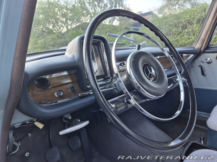 Mercedes-Benz 220 W111 1964