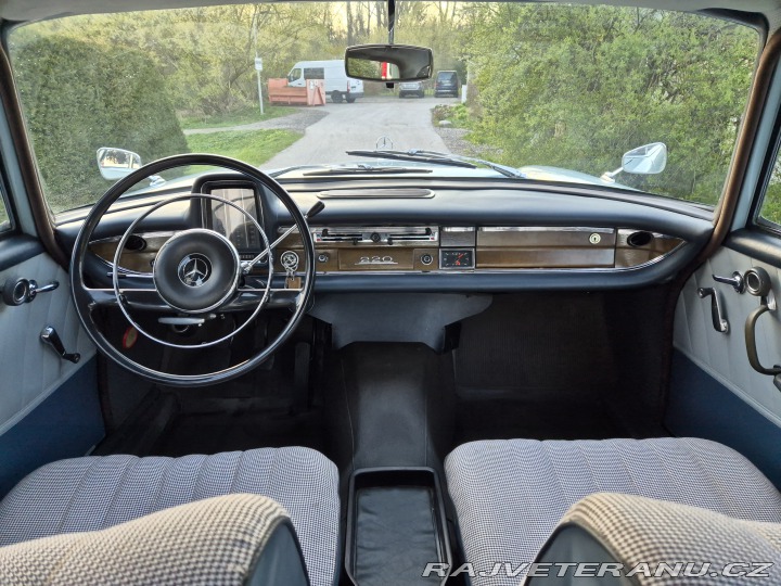 Mercedes-Benz 220 W111 1964