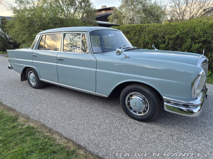 Mercedes-Benz 220 W111 1964